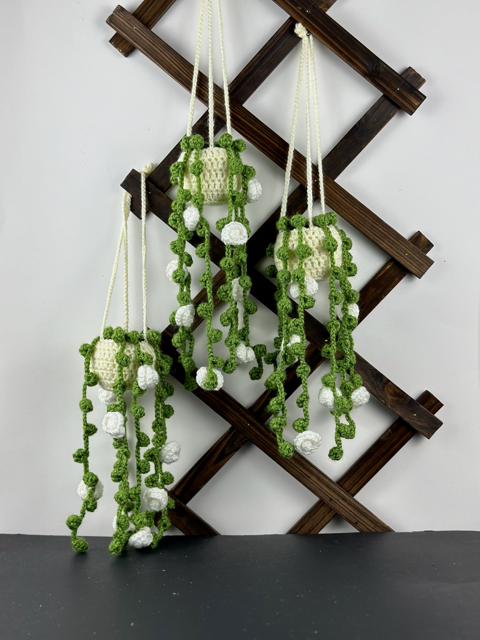amigurumi hanging plant Crochet String of Pearls with Roses – Amigurumi Hanging Plant – Mary Room