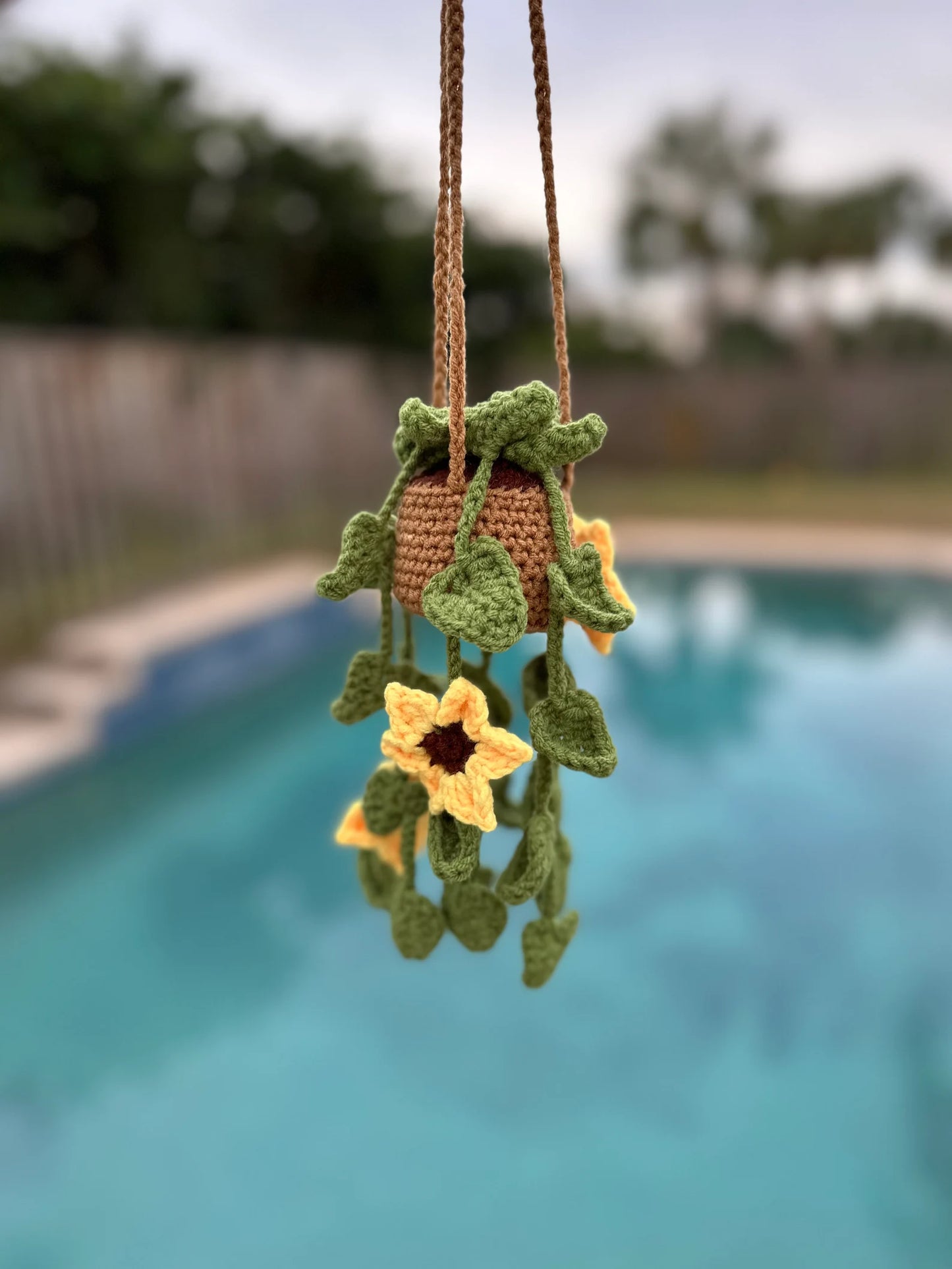 Crochet sunflower plant with yellow yarn from Mary Room kit