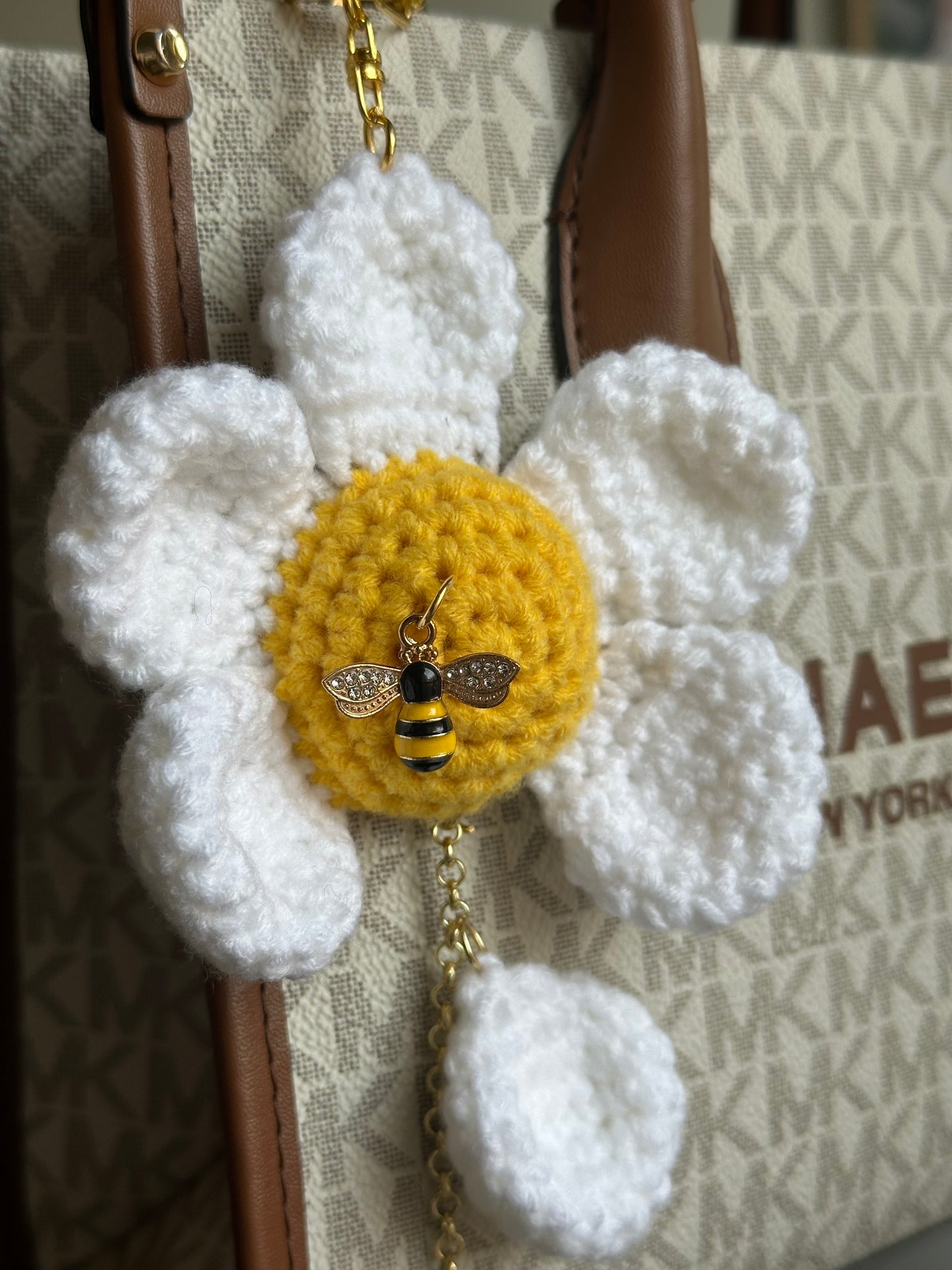 White and yellow crochet daisy keychain, handmade flower charm for bags, keys, and backpacks