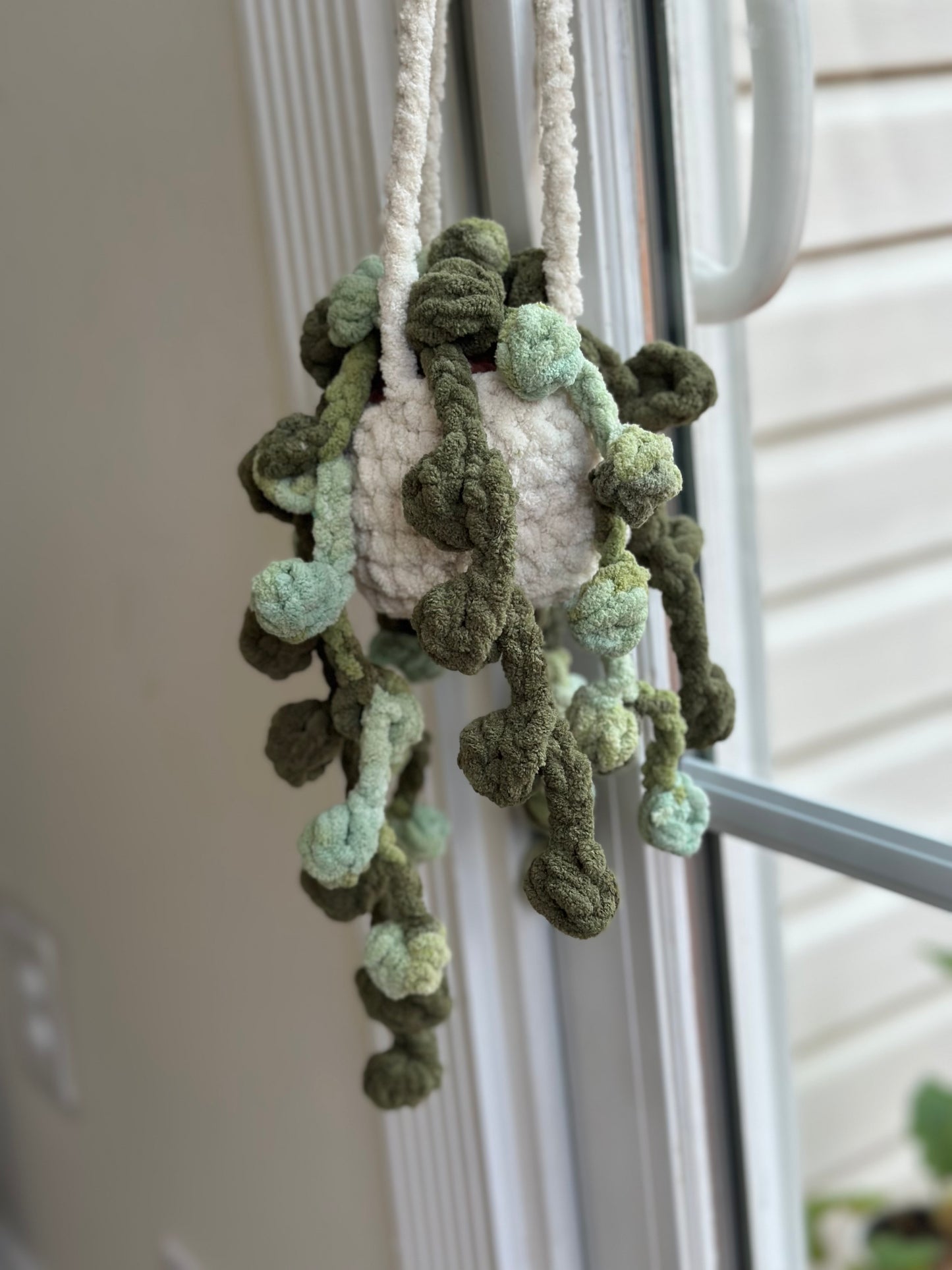 Crochet hanging plant plush toy with realistic pearl vines and pot