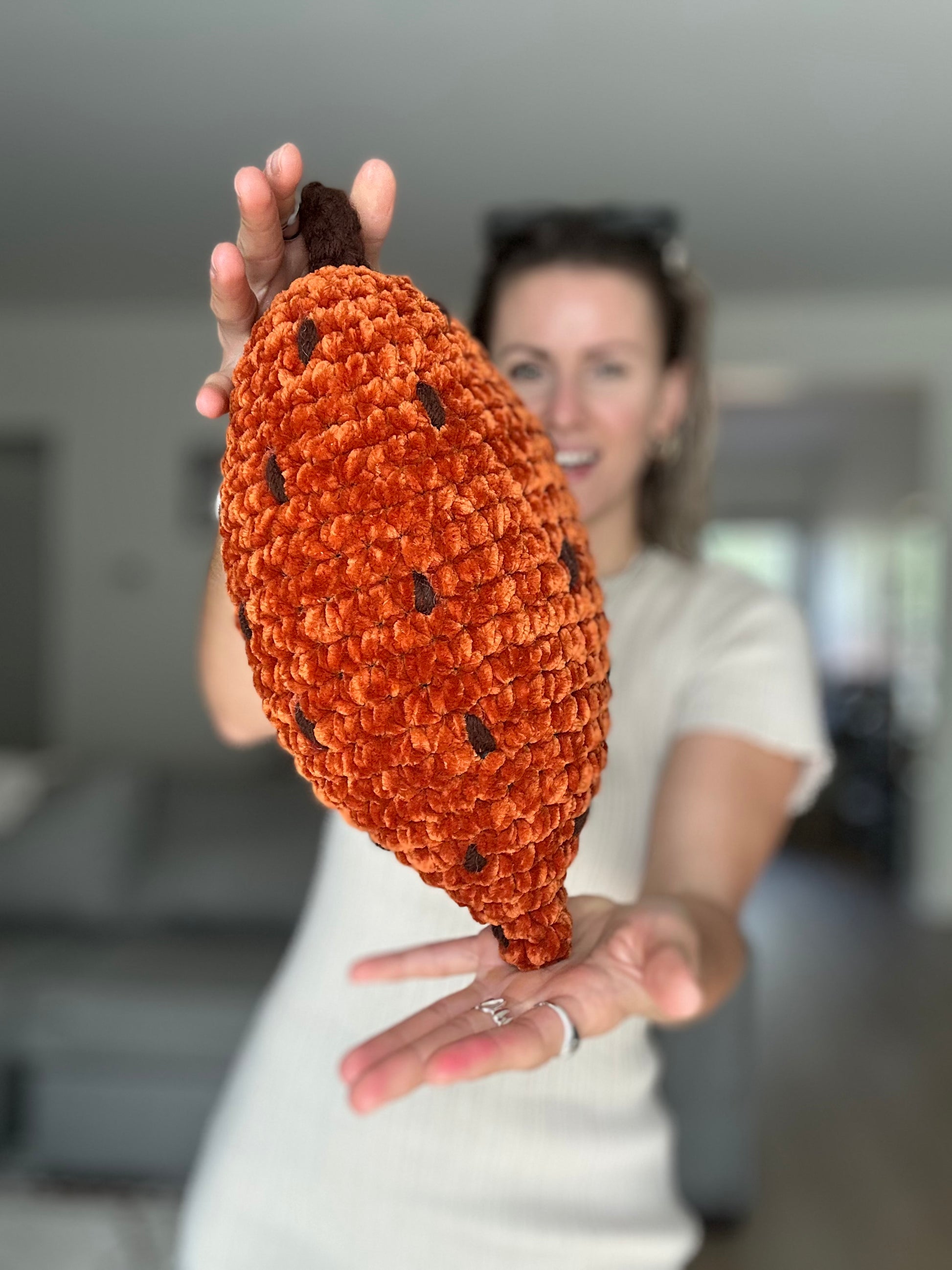 Plush sweet potato amigurumi – soft decorative crochet vegetable pillow
