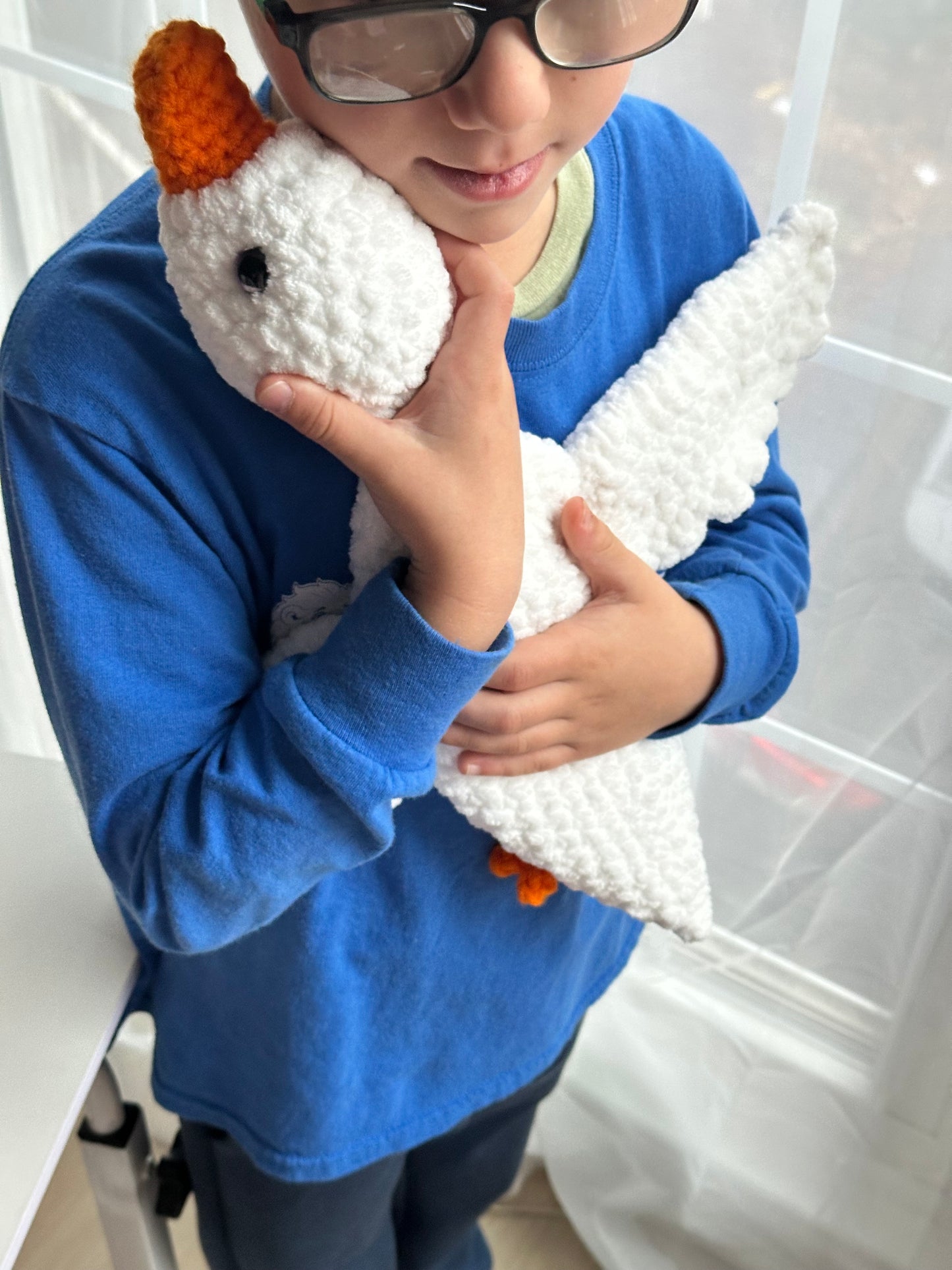 Wingspan view of the crochet comfort goose with 44 cm spread