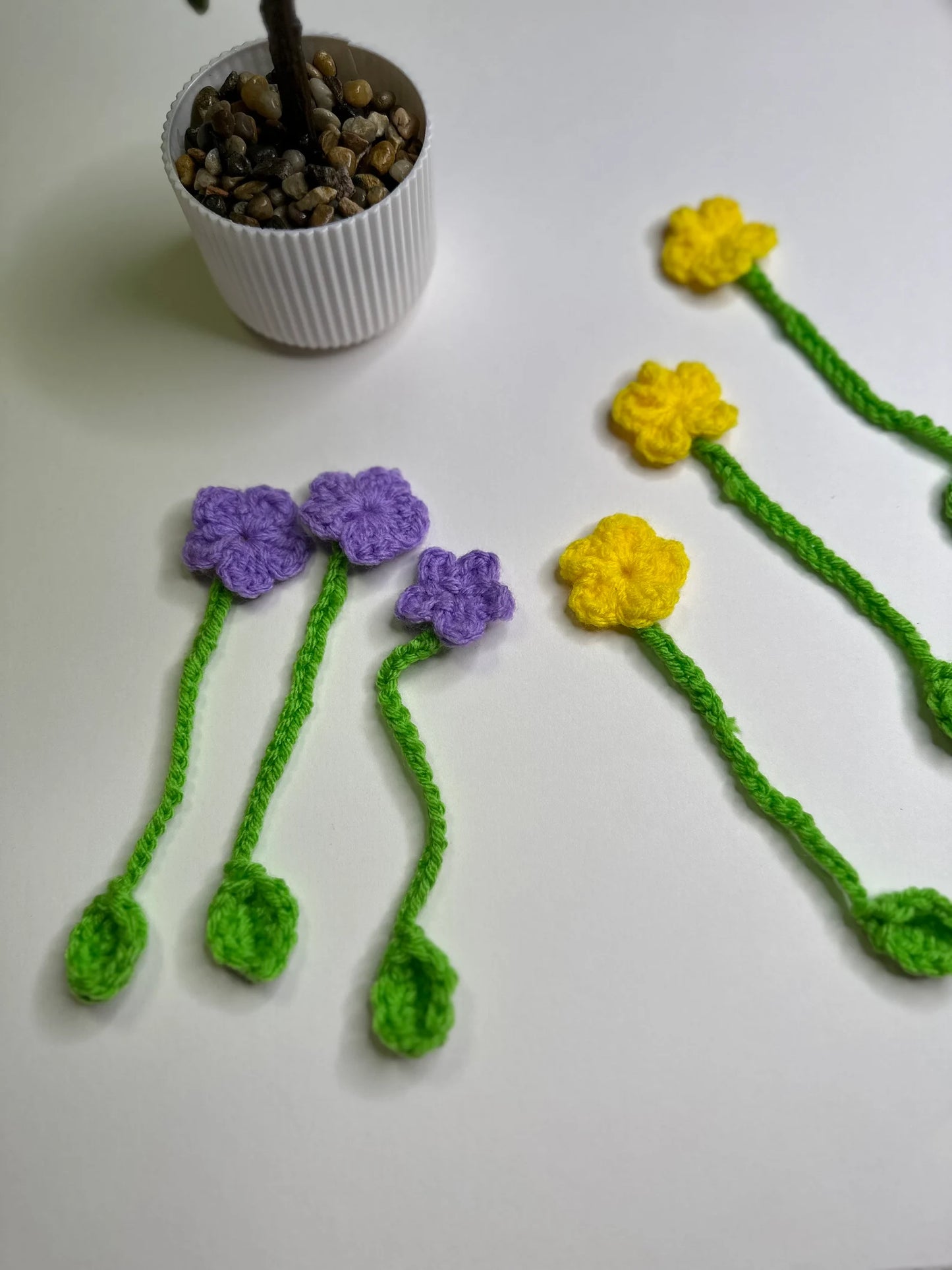 CROCHET FLORAL BOOKMARK
