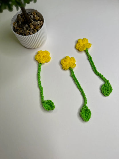 CROCHET FLORAL BOOKMARK