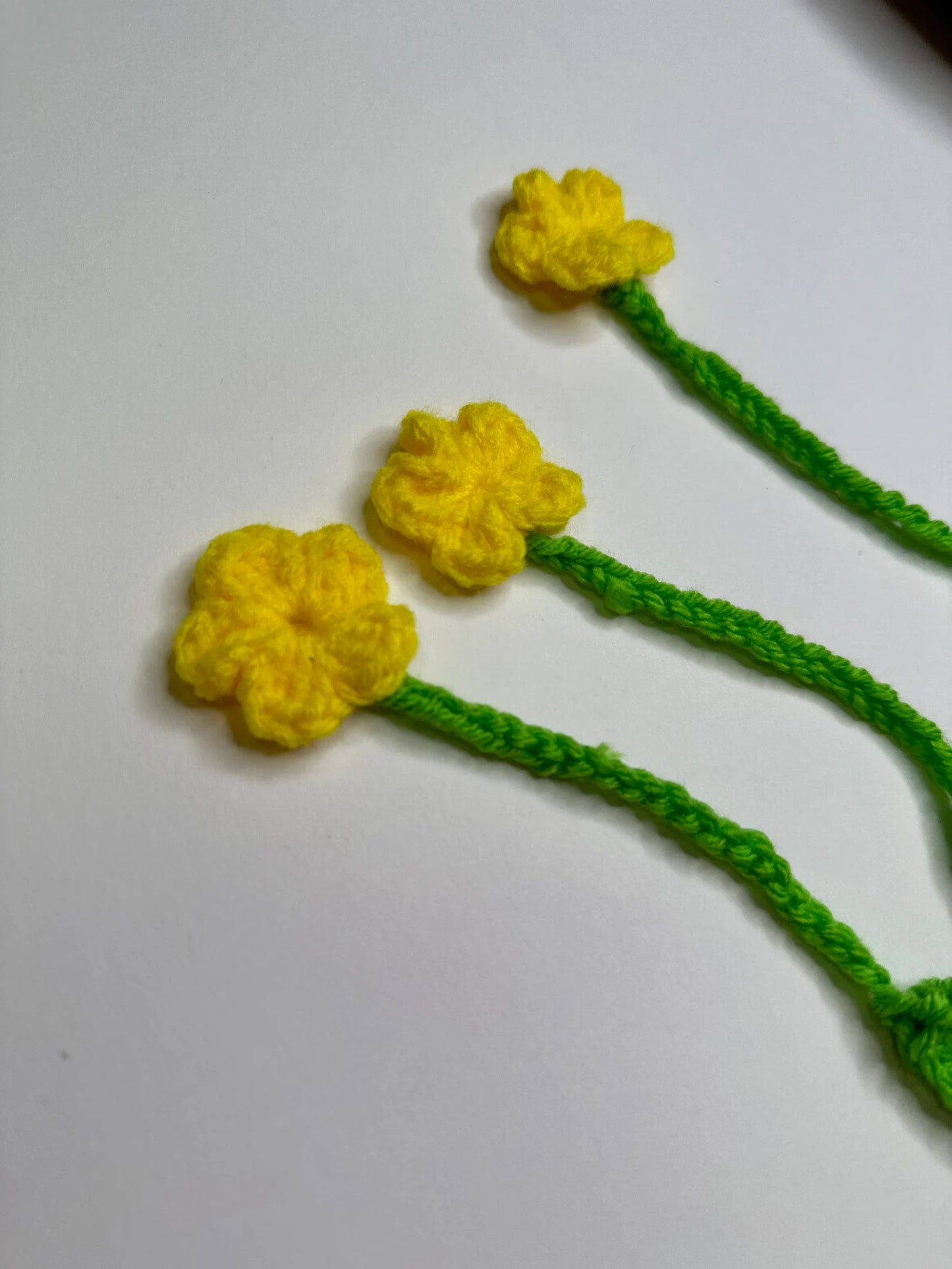CROCHET FLORAL BOOKMARK