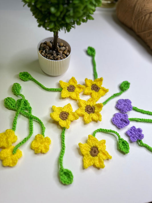CROCHET FLORAL BOOKMARK
