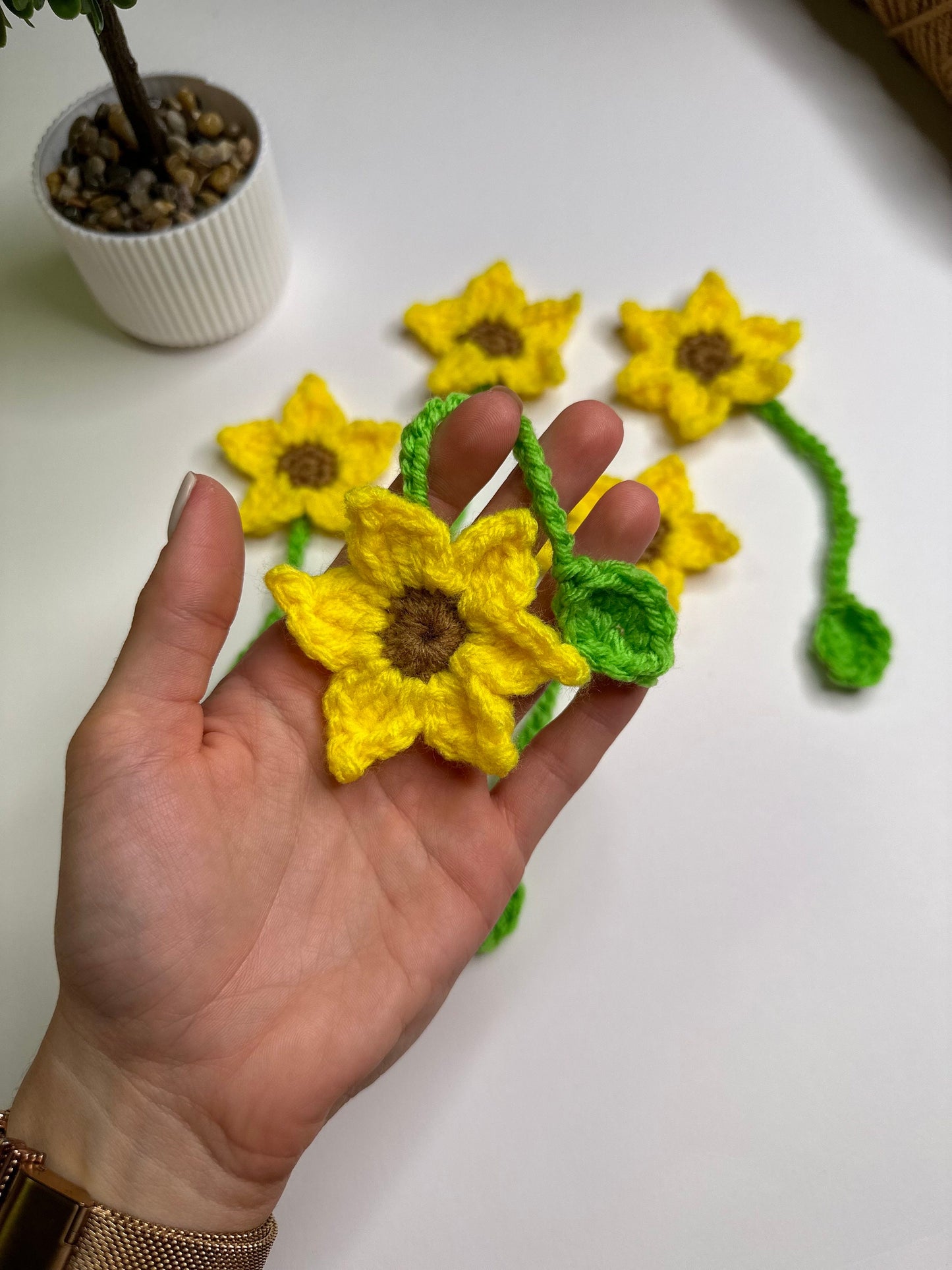 CROCHET FLORAL BOOKMARK