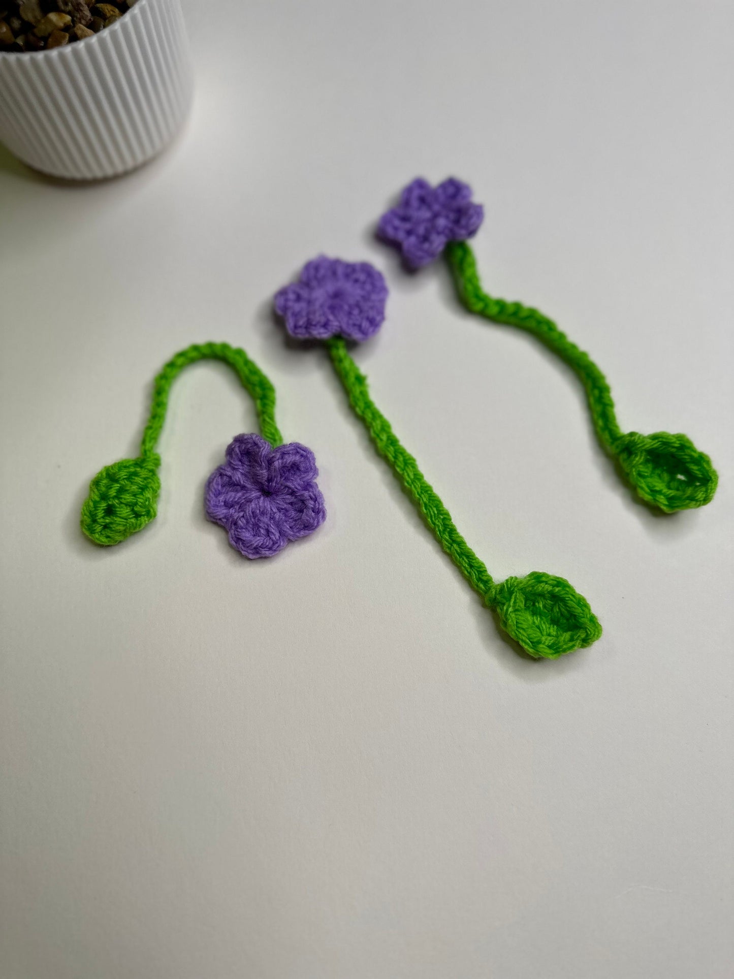 CROCHET FLORAL BOOKMARK