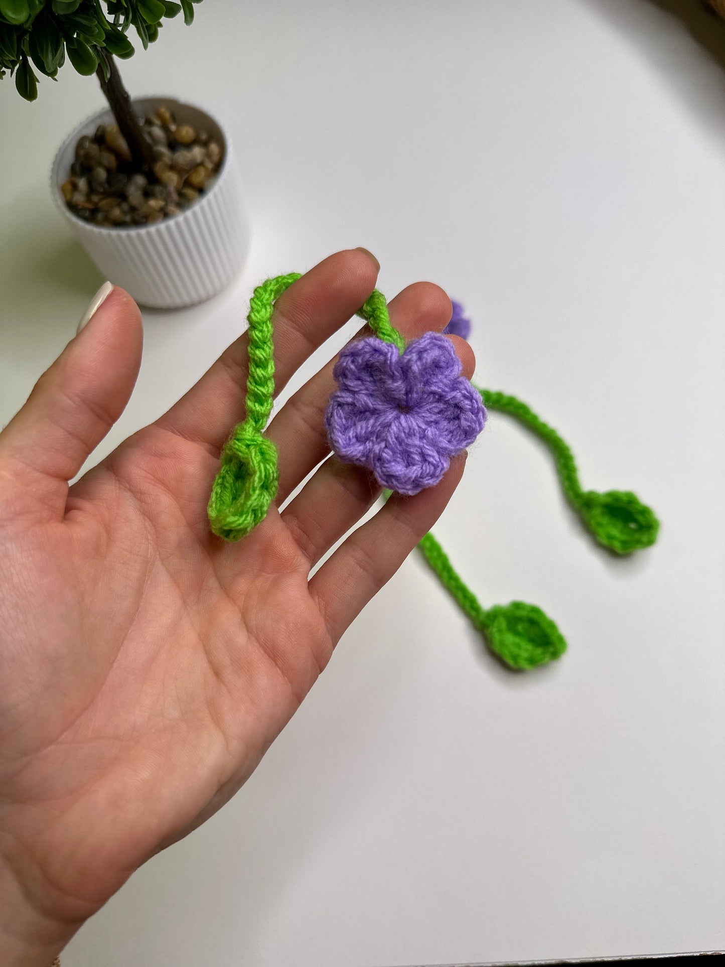 CROCHET FLORAL BOOKMARK