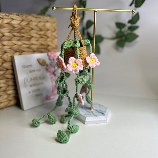 Crochet kit with hanging plant and daisy flowers — includes lavender sachet